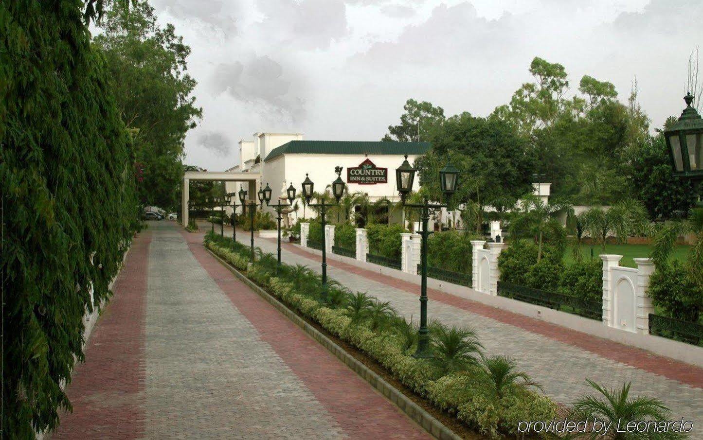 Country Inn & Suites By Radisson, Delhi Satbari Нью-Дели Экстерьер фото